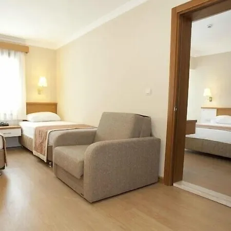 Aes俱乐部酒店 4* 厄吕代尼兹